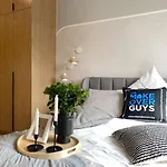 Neu Suites By Js Home